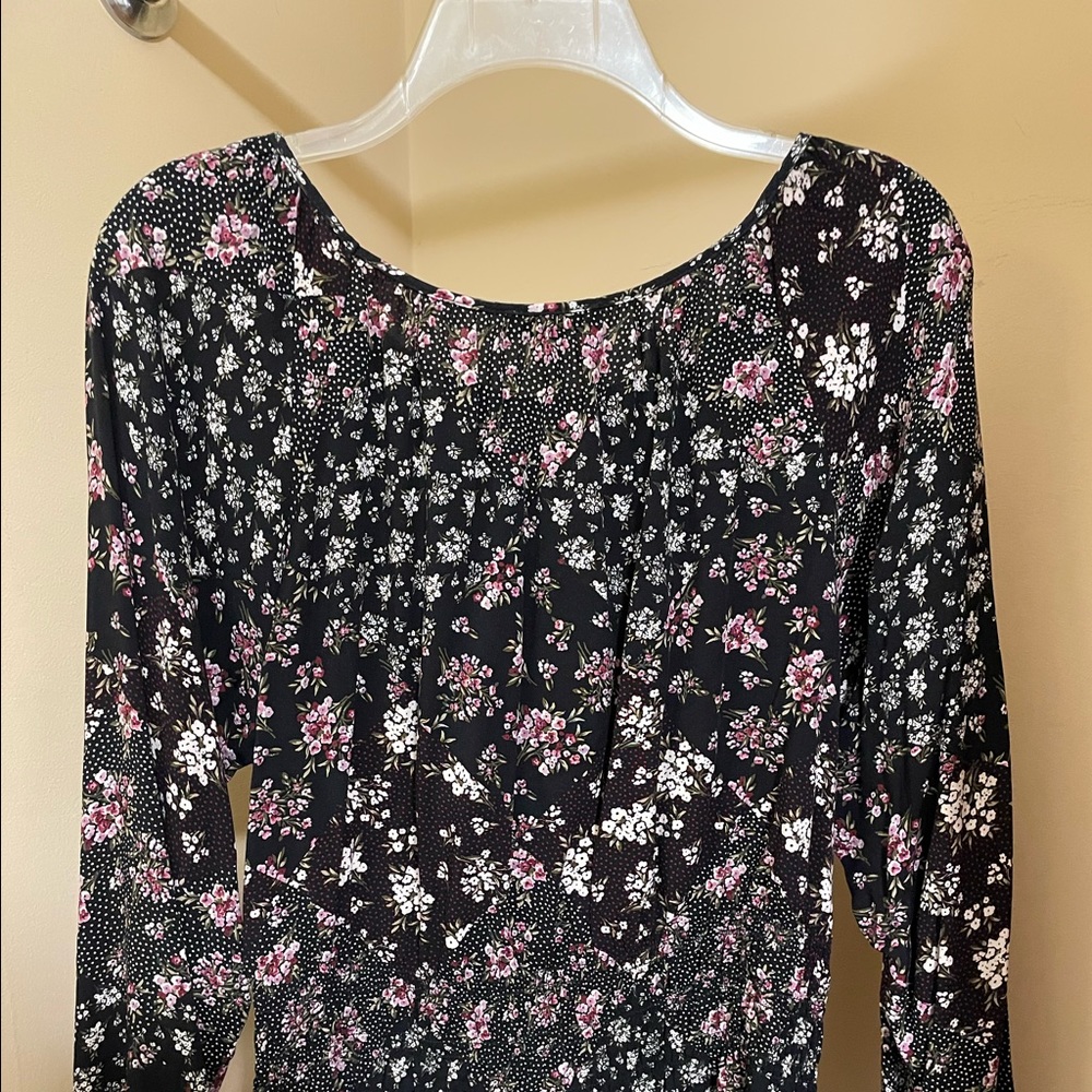 Floral & Ivy feminine cut blouse with body conscious shape.size medium.